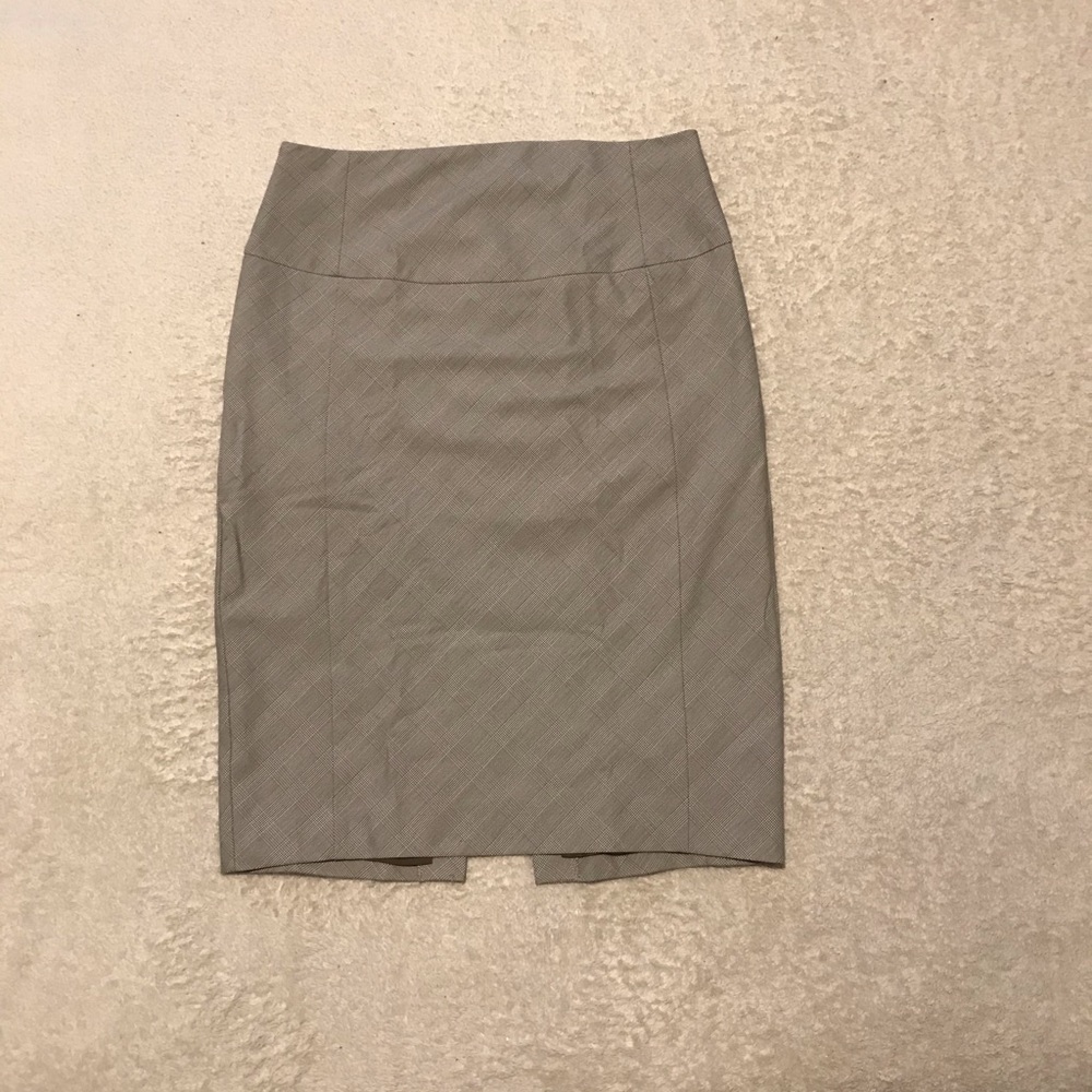 Knee-length dress skirt